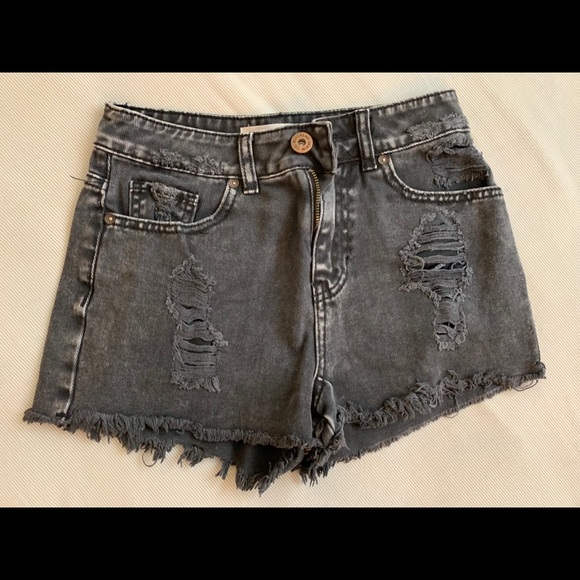 Bullhead Pants - Black denim distressed mom short Bullhead Pants - Black denim distressed mom short